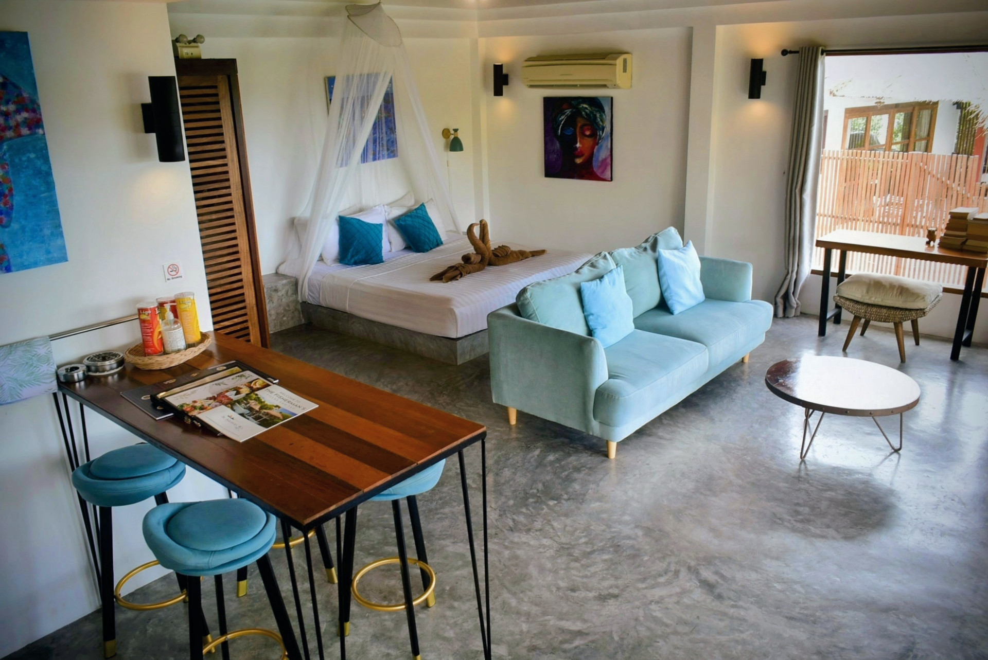 Studio suite with canopy bed and sofa in The Sailfish House