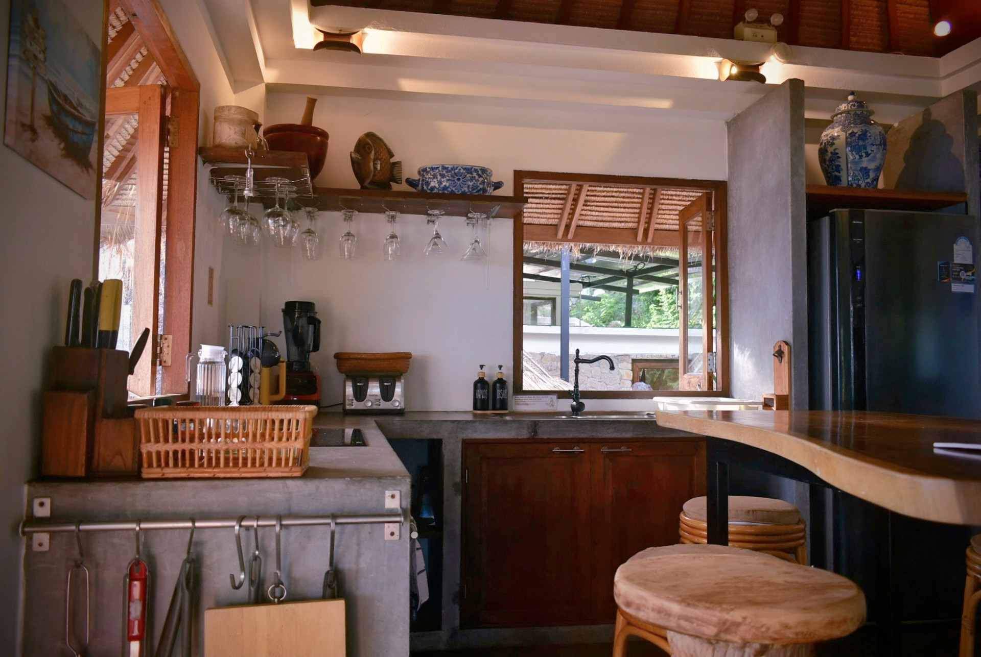 Fully equipped kitchen with breakfast bar at The Fisherman’s House