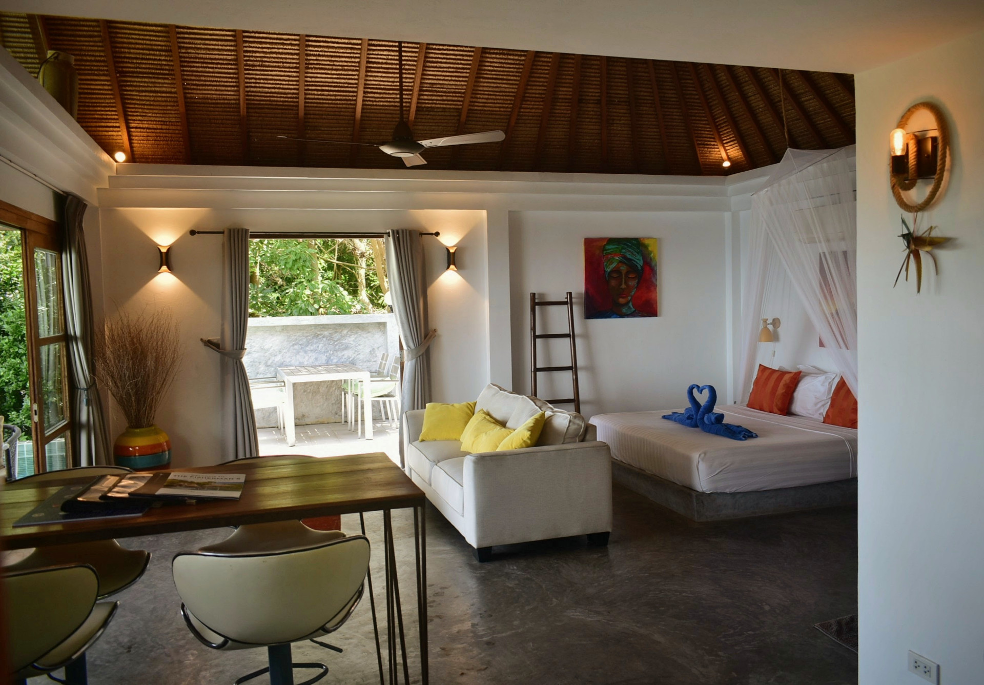 Open-plan studio with sofa, king-size bed and terrace at The Trevally House