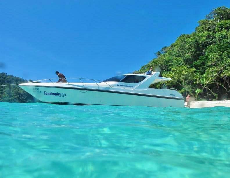 Private speedboat over turquoise water on a scuba diving Koh Tao trip
